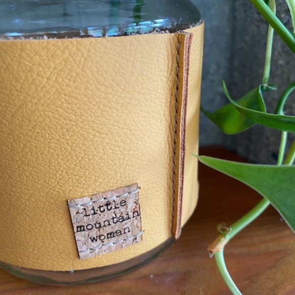 Leather Handcrafted “Grouse” Propagation Vase - Picture 2 of 9